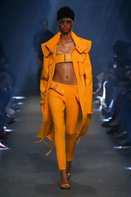 Naghahatid ng Mapaghimagsik na Saloobin ang Versus Versace sa Spring 2017