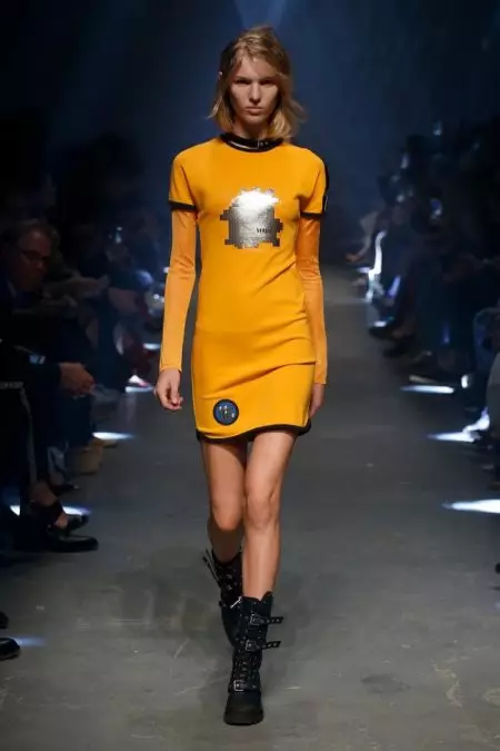 Versus Versace porta un atteggiamento ribelle nella primavera del 2017