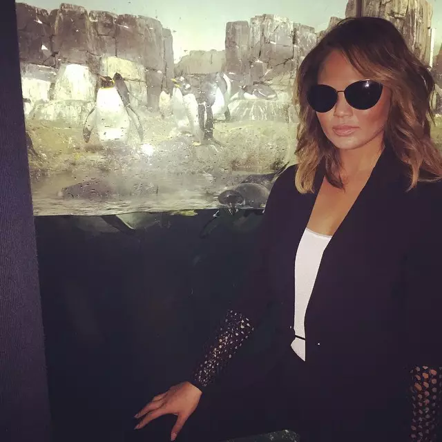 Chrissy Teigen saka, ka viņa vairs nerediģēs savus Instagram attēlus. Foto caur Instagram.