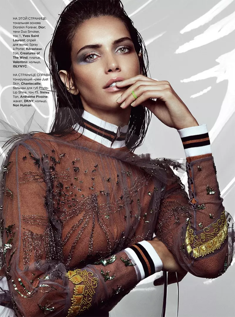 Amanda Wellsh viste looks de moda no Harper's Bazaar de Ucraína