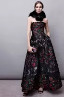 Elie Saab отива във фолк гламур за Pre-Fall 2015