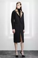 Jason Wu omarmt gedurfd minimalisme voor pre-herfst 2015