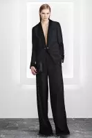 Gidawat ni Jason Wu ang Bold Minimalism alang sa Pre-Fall 2015