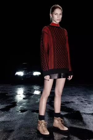 T di Alexander Wang fa righe e giacche gonfie per la pre-autunno