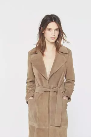 Mango ya Ci gaba da Soyayyarsa tare da 70s na Pre-Fall