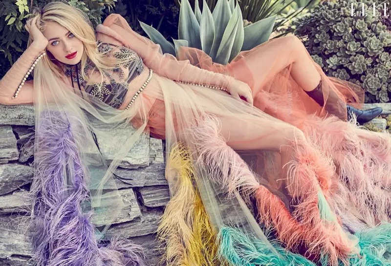 Dakota Fanning salo muri Gucci tulle na fur yambaye