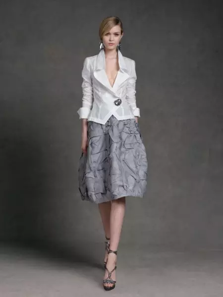 La collezione Resort 2013 di Donna Karan offre eleganti stili diurni