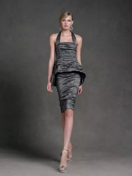 Koleksiyona Donna Karan's Resort 2013 Stylên Rojê yên Elegant pêşkêşî dike