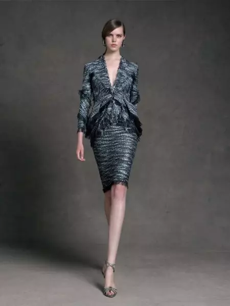 Donna Karan's Resort 2013 Collection သည် အံဝင်ခွင်ကျ နေ့ဘက်ပုံစံများကို ပေးဆောင်သည်။