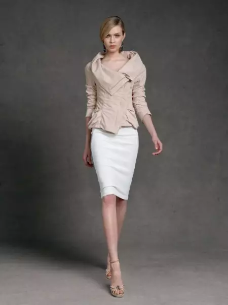 La collezione Resort 2013 di Donna Karan offre eleganti stili diurni