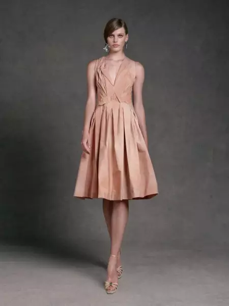 A coleção Donna Karan's Resort 2013 oferece estilos diurnos elegantes