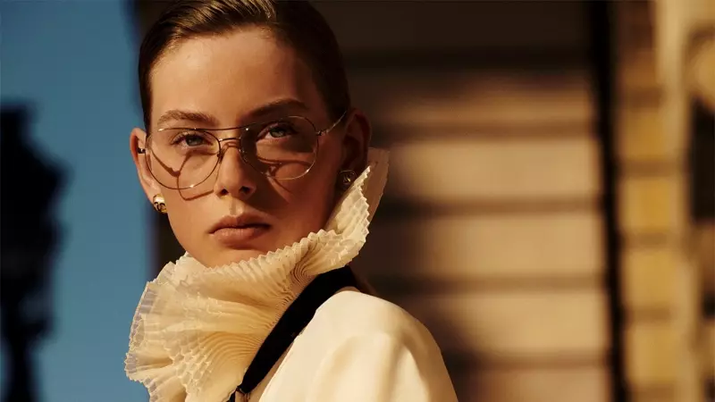 Chanel Eyewear онлайн кампаниясендә Лорен де Граф йолдызлары.