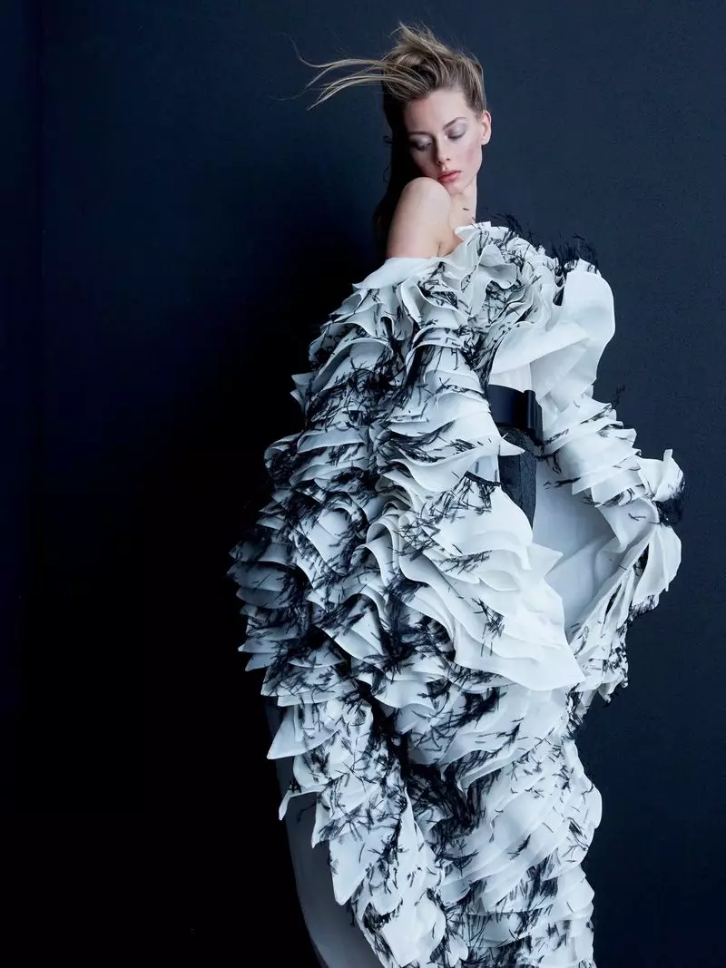 Лорен де Грааф тӯмор дар Vogue Taiwan дар сатҳи баланд