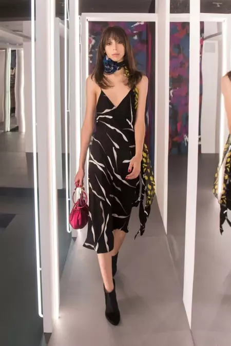 Diane Von Furstenberg's Fall 2016 Collection Tau Zoo Li Koj Yuav Tau Tam Sim No