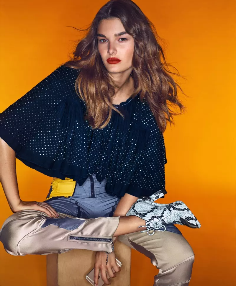 Ophelie modelira Louis Vuitton top, hlače i čizme