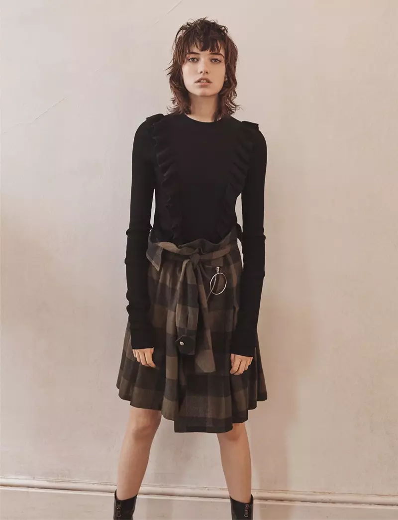 Zara Flounce Sweater၊ Plaid Skirt နှင့် Medium Heel Zipped Ankle Boots