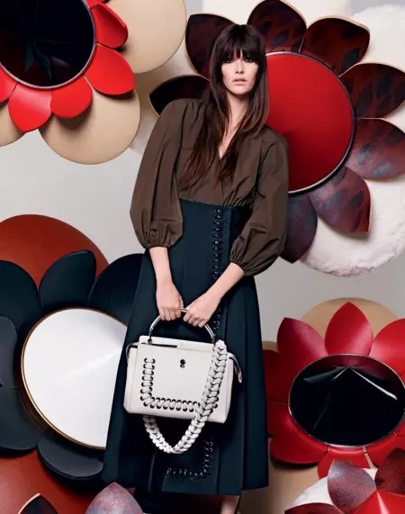 Fendi's Spring 2016 ව්‍යාපාරය මල් බලය ගැනයි