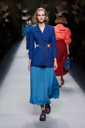 Fendi Caij nplooj ntoos hlav 2016 | Milan Fashion Week