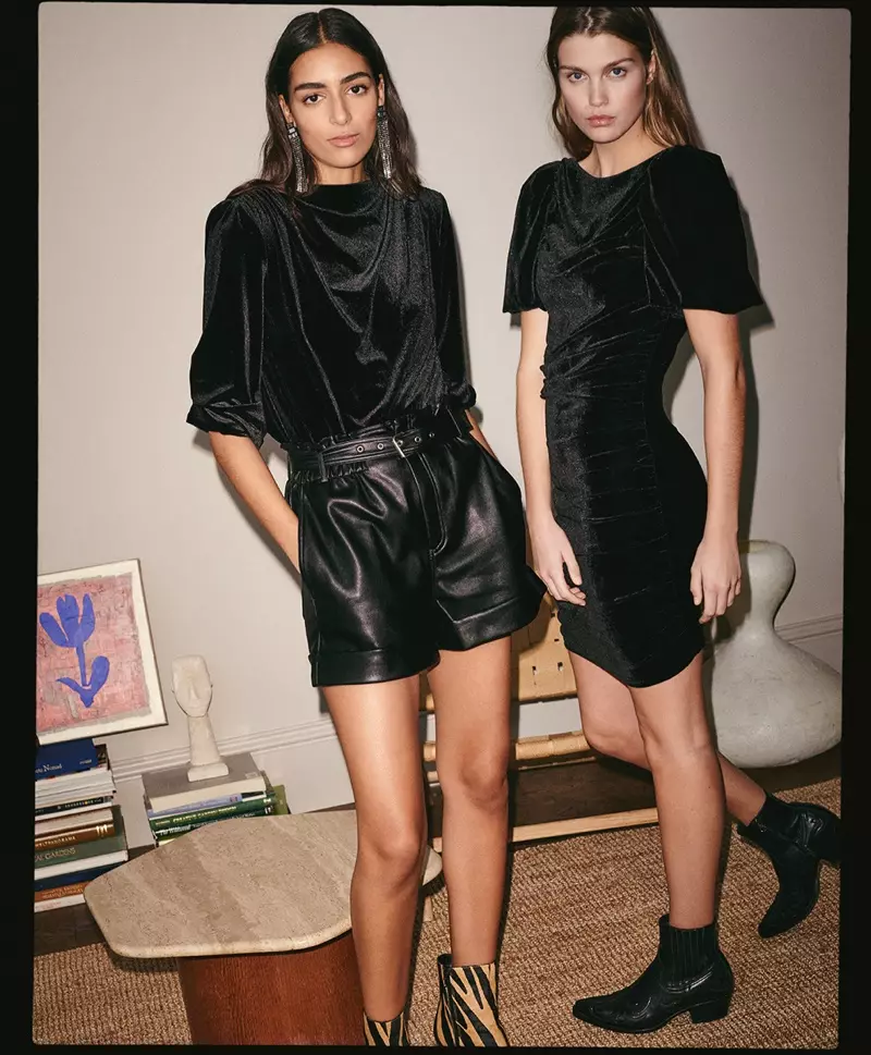 Nora Attal i Luna Bijl modelen looks negres elegants per a l'edició de la festa de Mango 2020.