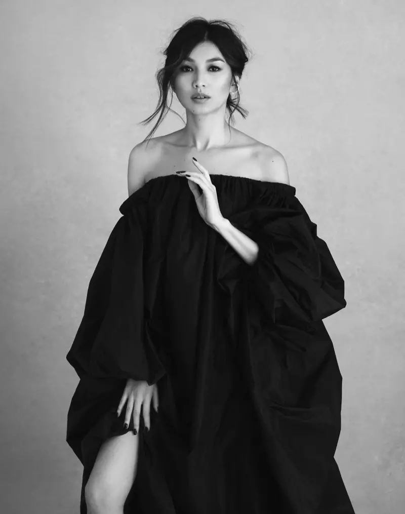 Gemma Chan bi kincên Valentino pozên xwe dide