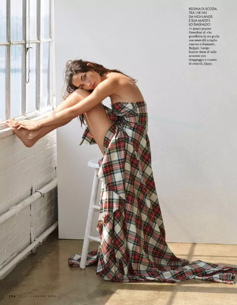 Lily Aldridge pozuoja su languota Gucci suknele