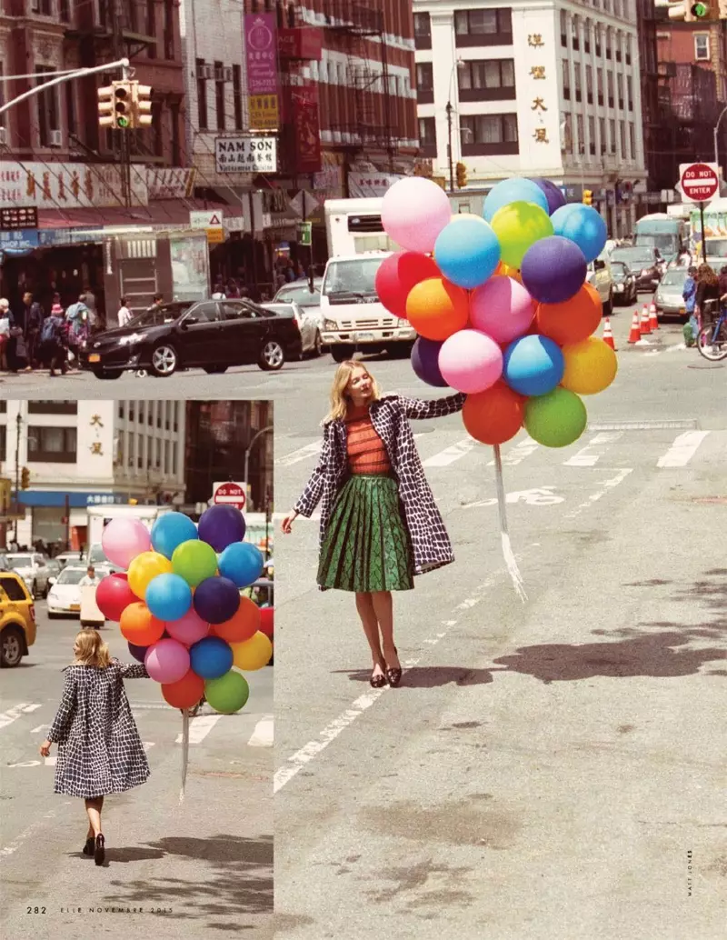 Eniko Mihalik poséiert mat Ballonen an der November Ausgab vun ELLE Italia