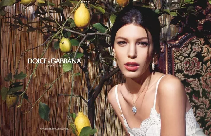 Kate King estrela na campanha de joias barrocas Dolce & Gabbana 2013