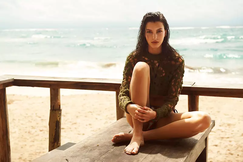 Kate King ialah Kecantikan Pantai untuk Harper's Bazaar Amerika Latin oleh Alexander Neumann