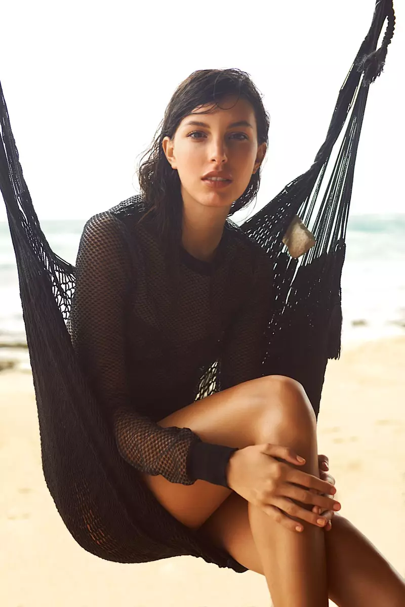 Kate King er en strandskønhed for Harper's Bazaar Latin America af Alexander Neumann