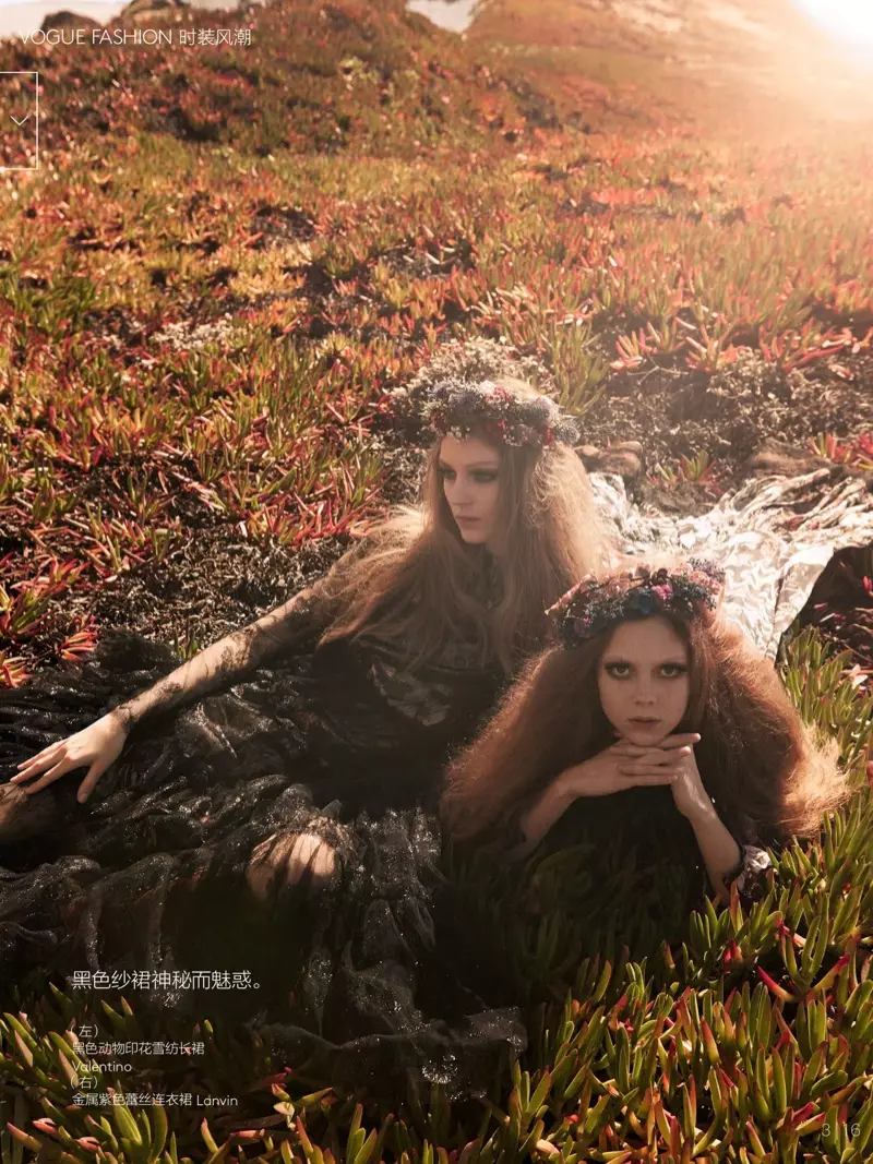 Kati Nescher & Natalie Westling Adalah Gadis Alam Berambut Merah untuk Vogue China oleh Mikael Jansson