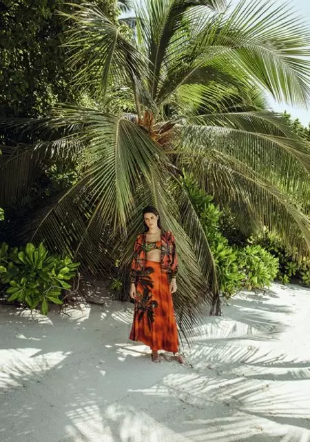 Isabeli Fontana vai às Maldivas para campanha de natação Agua de Coco