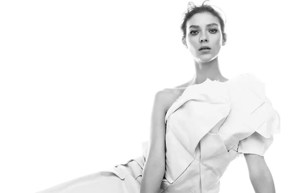 Η Kati Nescher είναι White Hot για το WSJ Magazine Μάρτιος 2013