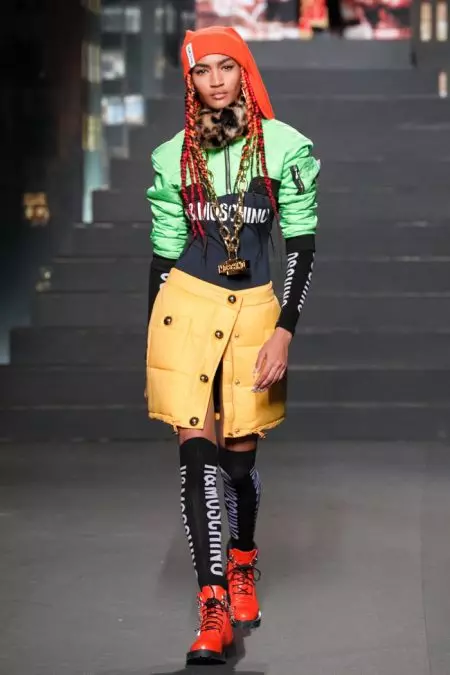 Naomi Campbell, Gigi Hadid เดินบนรันเวย์ Moschino x H&M Collection!