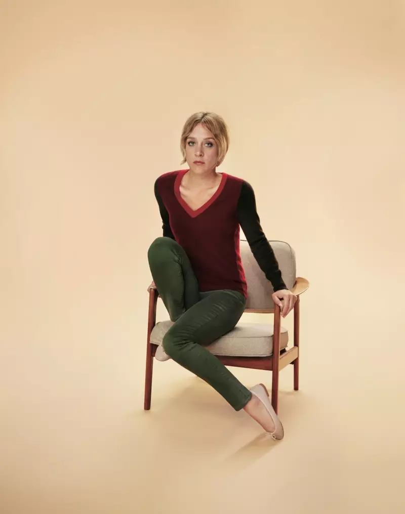 UChloe Sevigny kunye noLily Donaldson Front Uniqlo's Silk & Cashmere Campaign