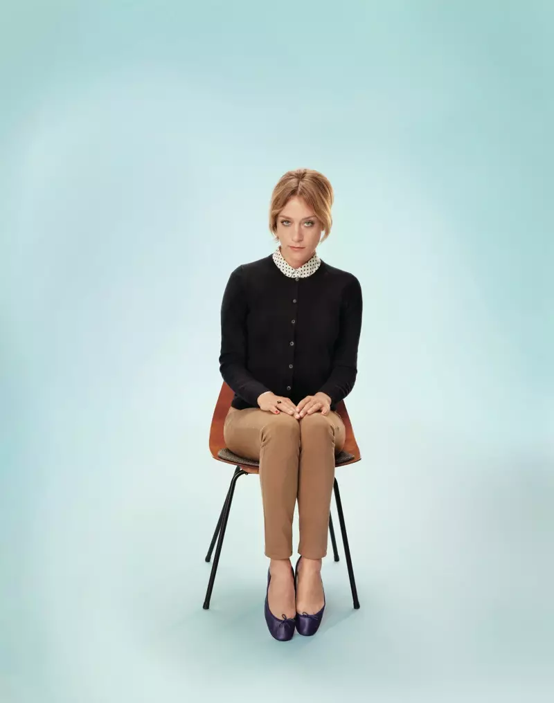 Chloe Sevigny සහ Lily Donaldson Front Uniqlo's Silk & Cashmere Campaign