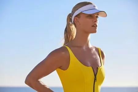 Nina Agdal ist #FitnessGoals für die Weihnachtskampagne von Shopbop