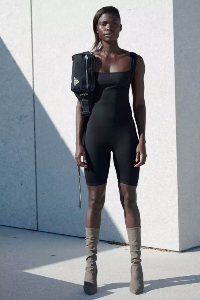 Yeezy Seizoen 4: Mouwloze zwarte bodysuit