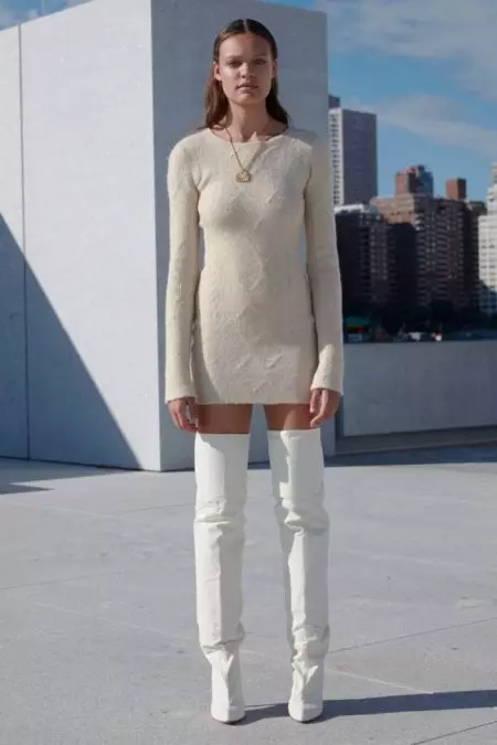 Ang Yeezy Season 4 Tanan Mahitungod sa Mga Neutral ug Bodycon Silhouette