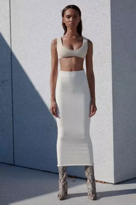 Yeezy Seizoen 4 giet alles oer neutralen en Bodycon-silhouetten