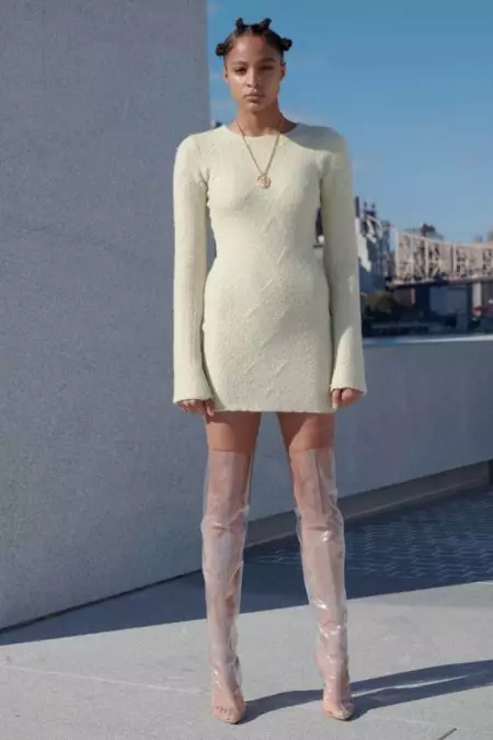 Yeezy Season 4 ሁሉም ስለ ገለልተኝነት እና ስለ Bodycon Silhouettes ነው።