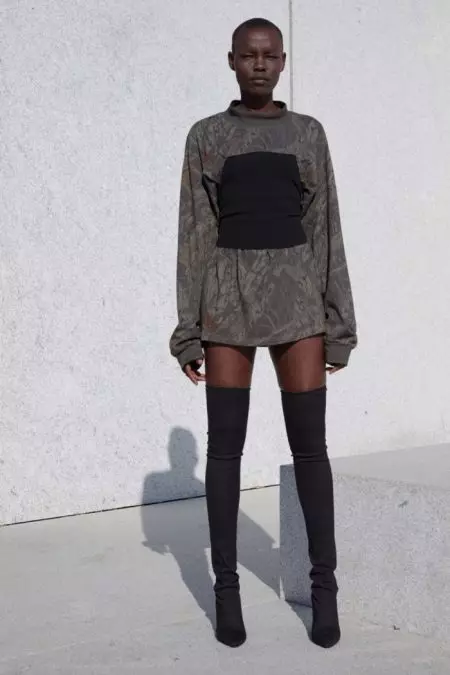 Ang Yeezy Season 4 Tanan Mahitungod sa Mga Neutral ug Bodycon Silhouette