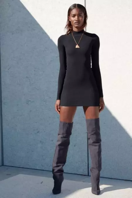 Ang Yeezy Season 4 Tanan Mahitungod sa Mga Neutral ug Bodycon Silhouette