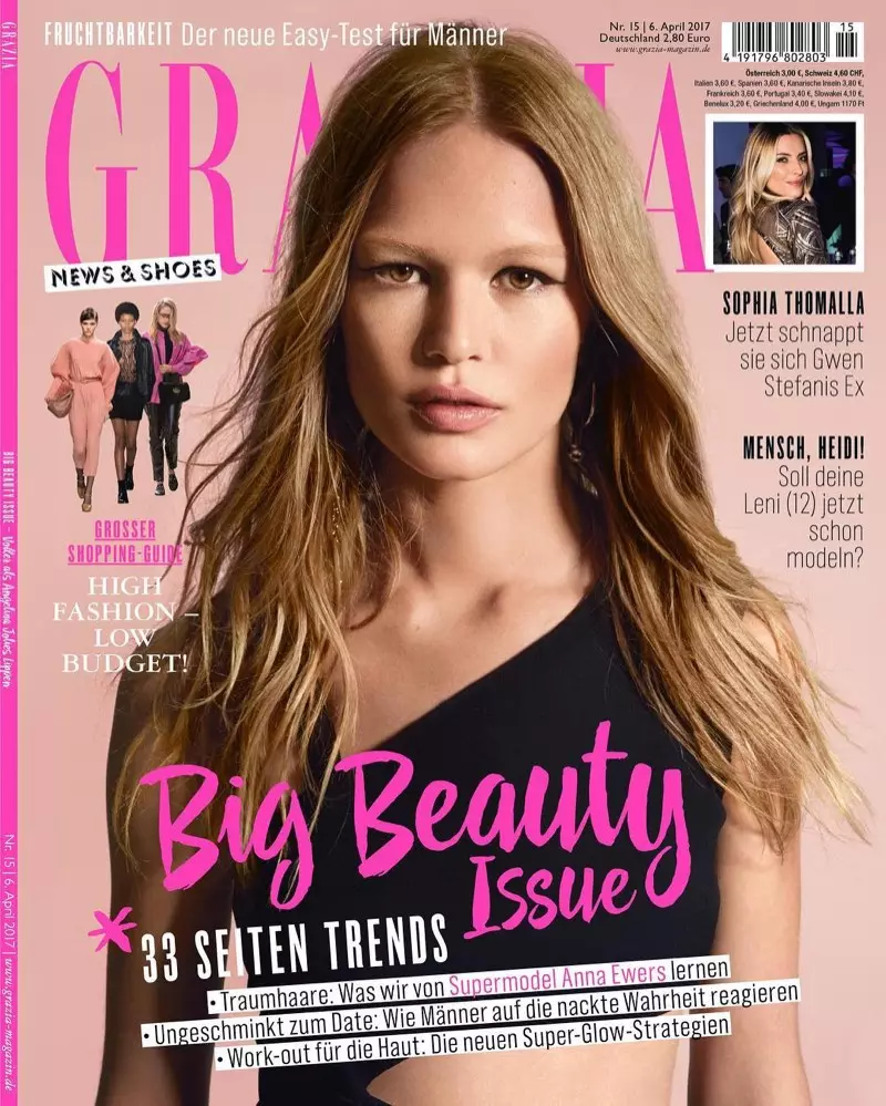 Anna Ewers Grazia Alemaniako Looks ilunetan posatzen du