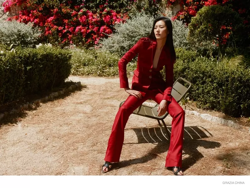 Liu Wen pozon jashtë në pamjet e vjeshtës për Grazia China xhiruar nga Martin Lidell