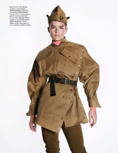 Anna Ewers သည် Vogue Paris အတွက် Military Inspired Looks ကို ဖန်တီးခဲ့သည်။