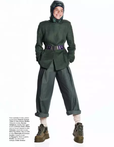 Anna Ewers သည် Vogue Paris အတွက် Military Inspired Looks ကို ဖန်တီးခဲ့သည်။