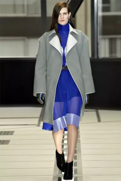 Balenciaga Caij nplooj zeeg 2012 | Paris Fashion Week