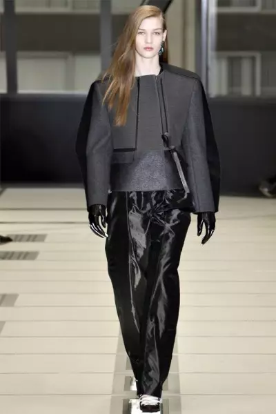 Balenciaga Caij nplooj zeeg 2012 | Paris Fashion Week