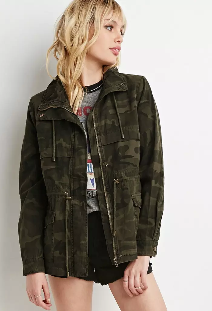 Available ang Forever 21 Camo Print Jacket sa halagang $44.90