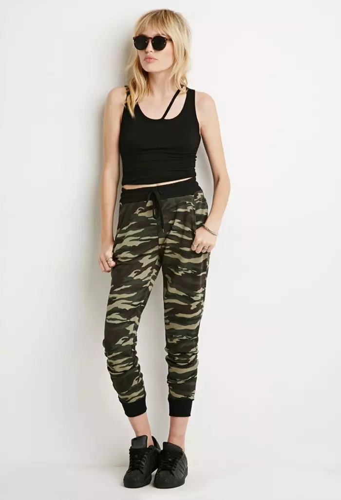 Forever 21 Camo Print Sweatpants avanoa mo le $17.90